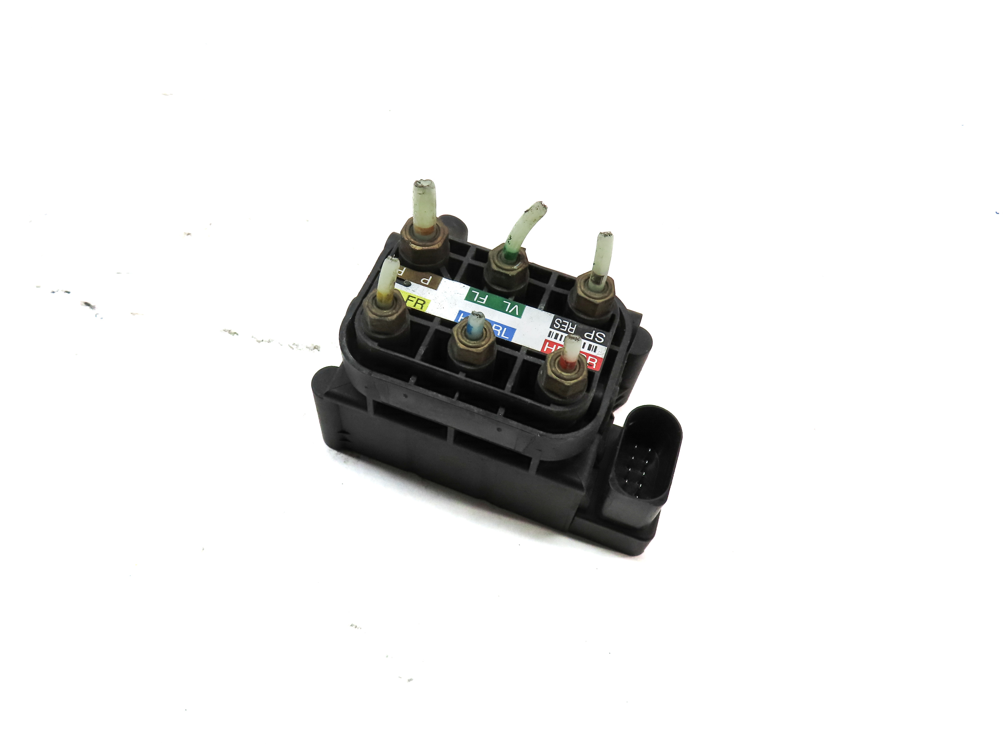 2013 MERCEDES ML550 (W166) 4.6L AIRMATIC PNEUMATIC AIR SUSPSENSION VALVE BLOCK — exact item pictured
